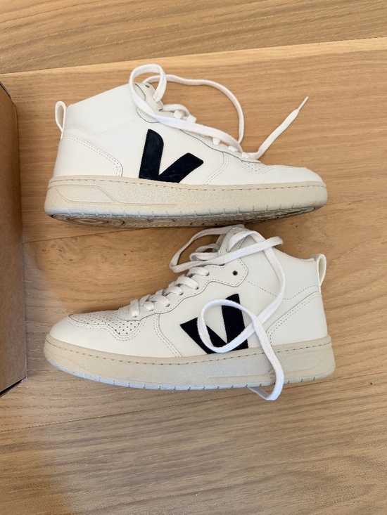 Veja Shoes - Veja V-15 Sneakers
